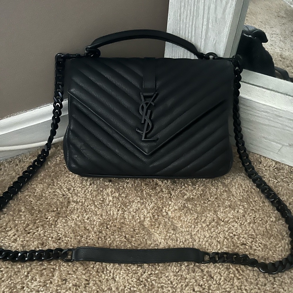 Medium sized Saint Launrent purse . Matte black
